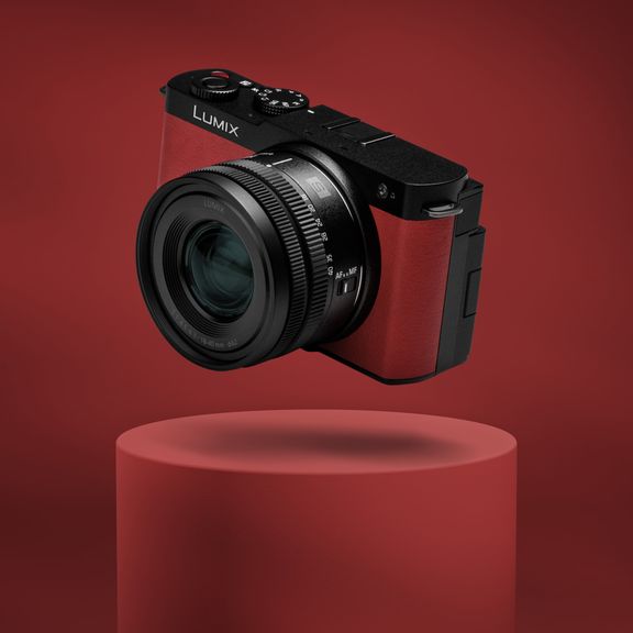zooom project lumix product image red